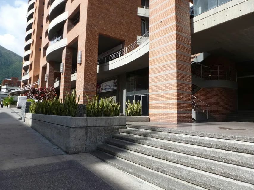 Comercial (Oficina) en Alquiler en Los Dos Caminos, Distrito Metropolitano - 3