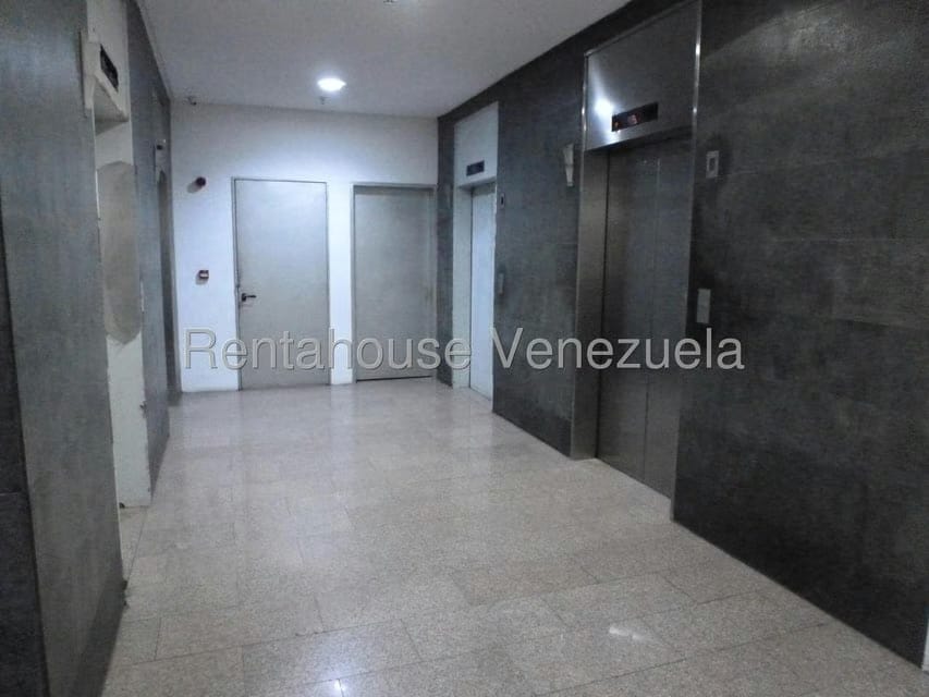 Comercial (Oficina) en Alquiler en Los Dos Caminos, Distrito Metropolitano - 6