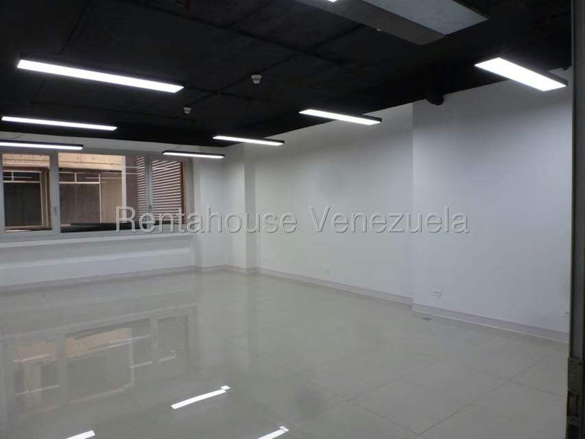 Comercial (Oficina) en Alquiler en Los Dos Caminos, Distrito Metropolitano - 10