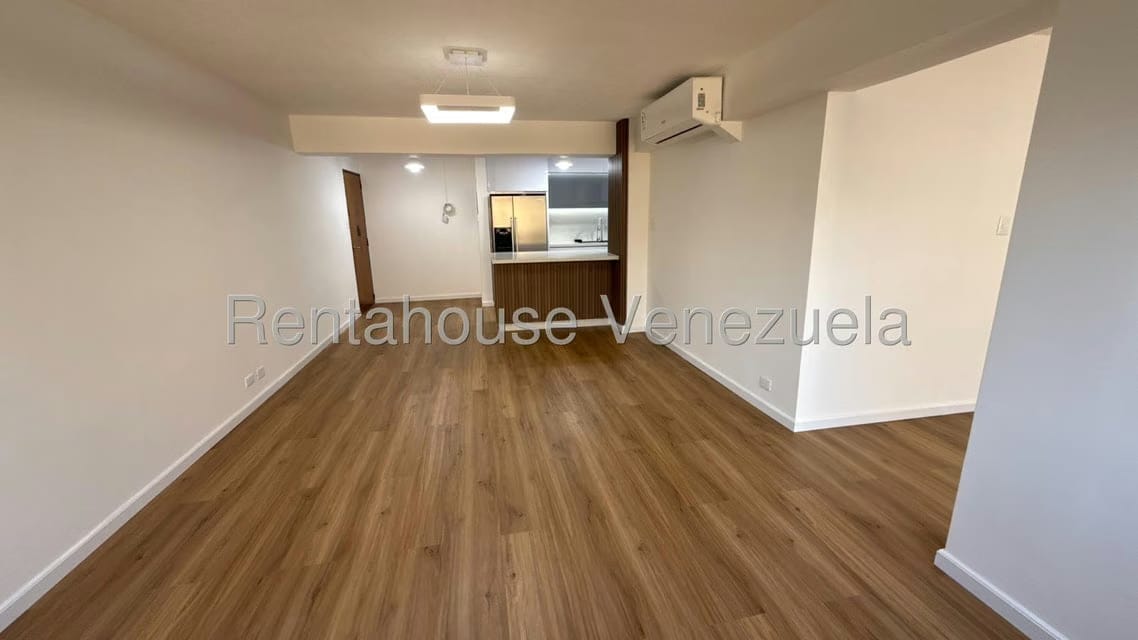 Apartamento (1 Nivel) en Alquiler en Santa Paula, Distrito Metropolitano - 2