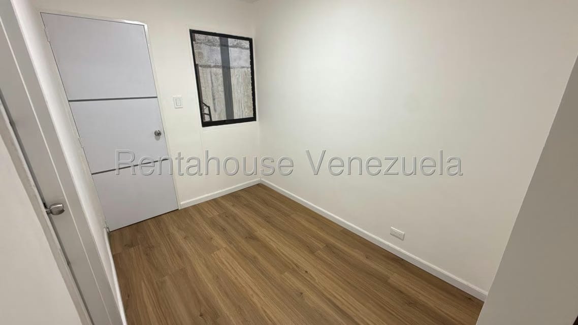 Apartamento (1 Nivel) en Alquiler en Santa Paula, Distrito Metropolitano - 11