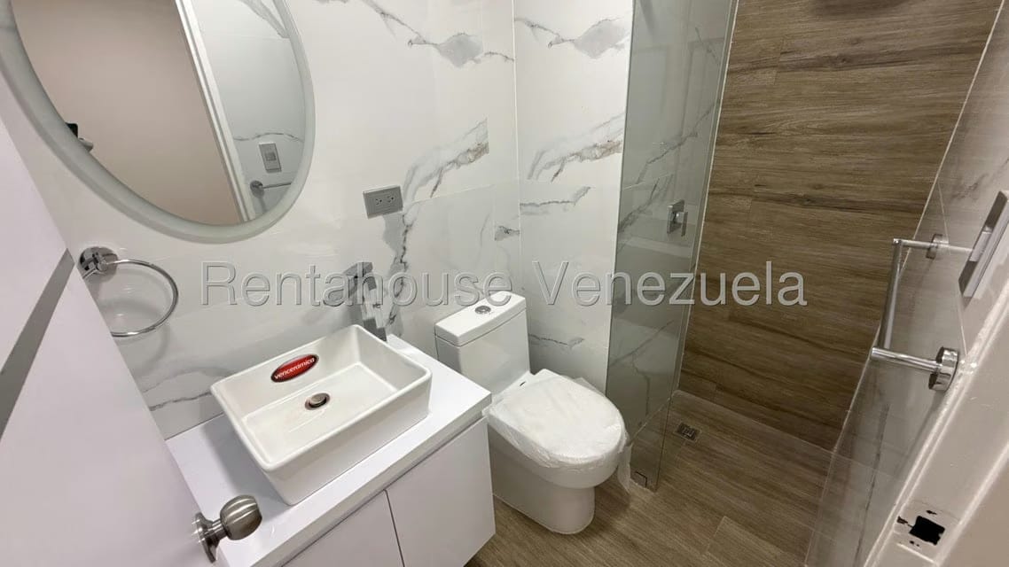 Apartamento (1 Nivel) en Alquiler en Santa Paula, Distrito Metropolitano - 12
