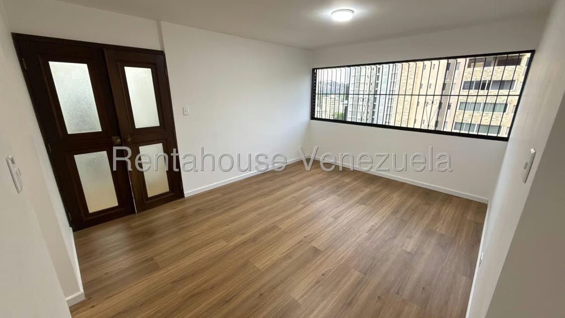 Apartamento (1 Nivel) en Alquiler en Santa Paula, Distrito Metropolitano - 13