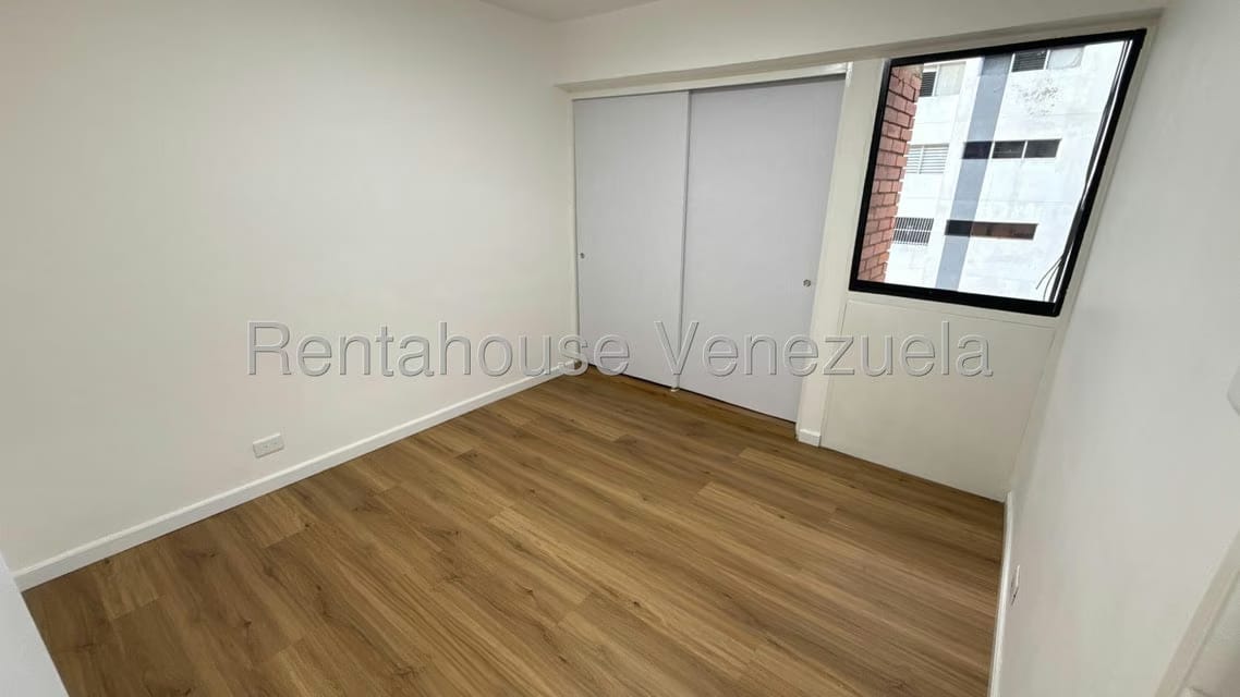 Apartamento (1 Nivel) en Alquiler en Santa Paula, Distrito Metropolitano - 14