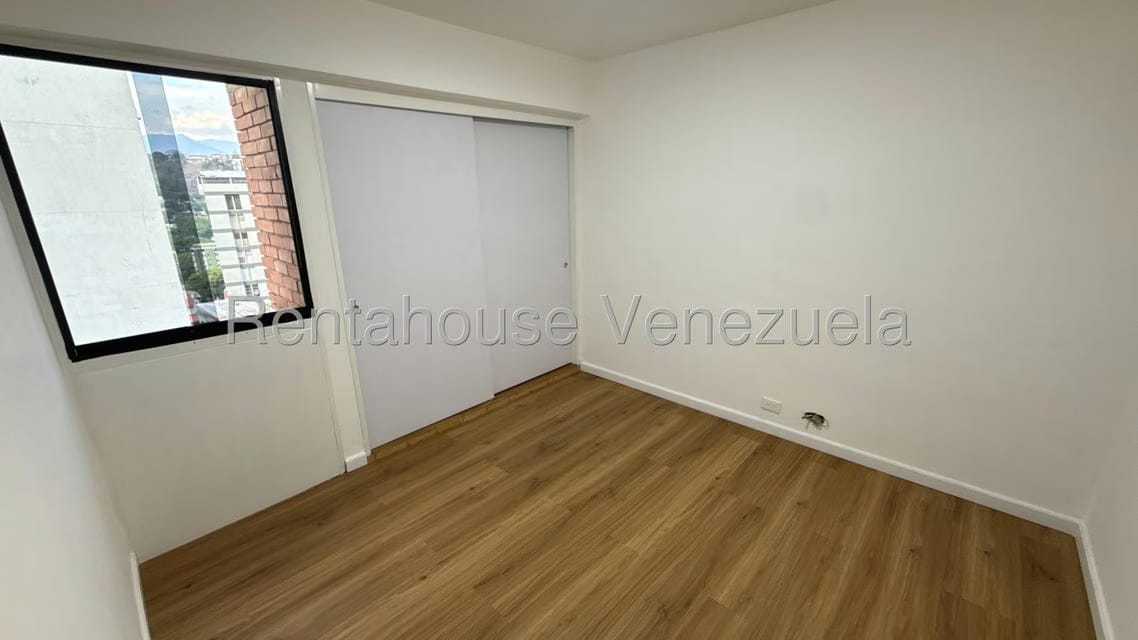 Apartamento (1 Nivel) en Alquiler en Santa Paula, Distrito Metropolitano - 15