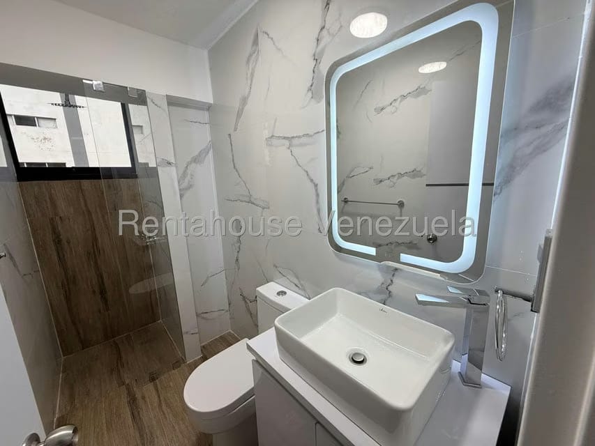 Apartamento (1 Nivel) en Alquiler en Santa Paula, Distrito Metropolitano - 16