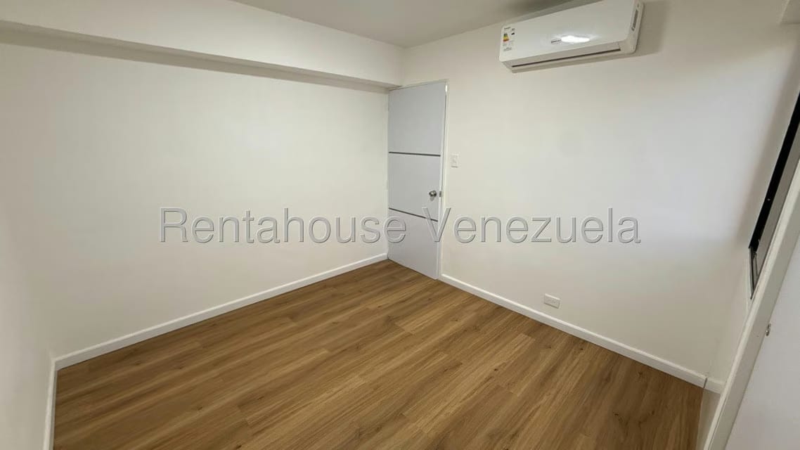 Apartamento (1 Nivel) en Alquiler en Santa Paula, Distrito Metropolitano - 17