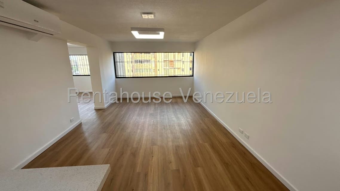 Apartamento (1 Nivel) en Alquiler en Santa Paula, Distrito Metropolitano - 3