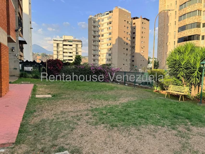 Apartamento (1 Nivel) en Alquiler en Santa Paula, Distrito Metropolitano - 22