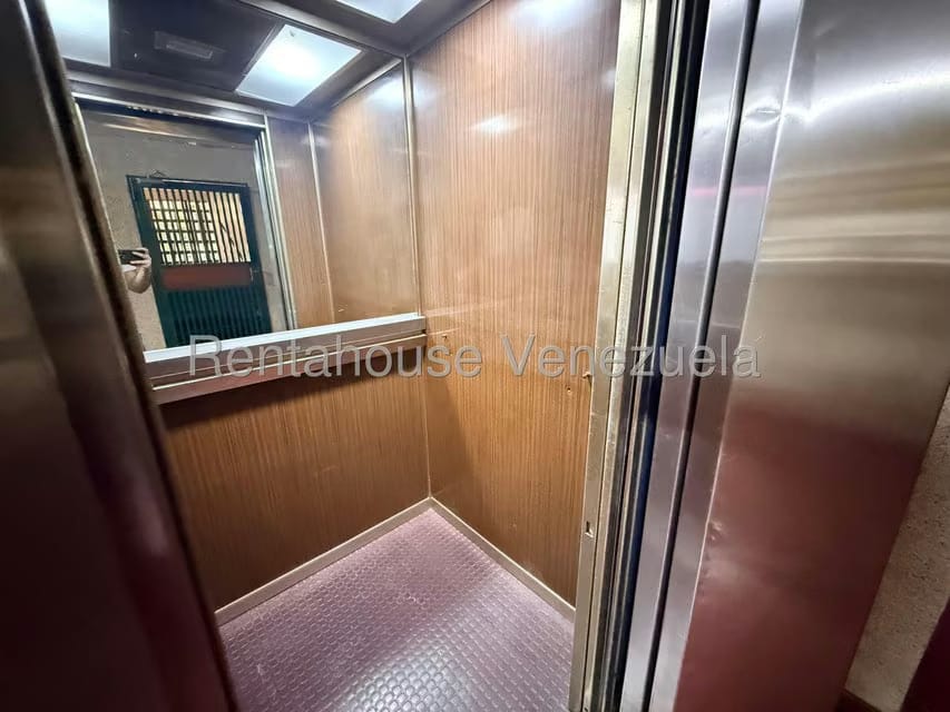 Apartamento (1 Nivel) en Alquiler en Santa Paula, Distrito Metropolitano - 25