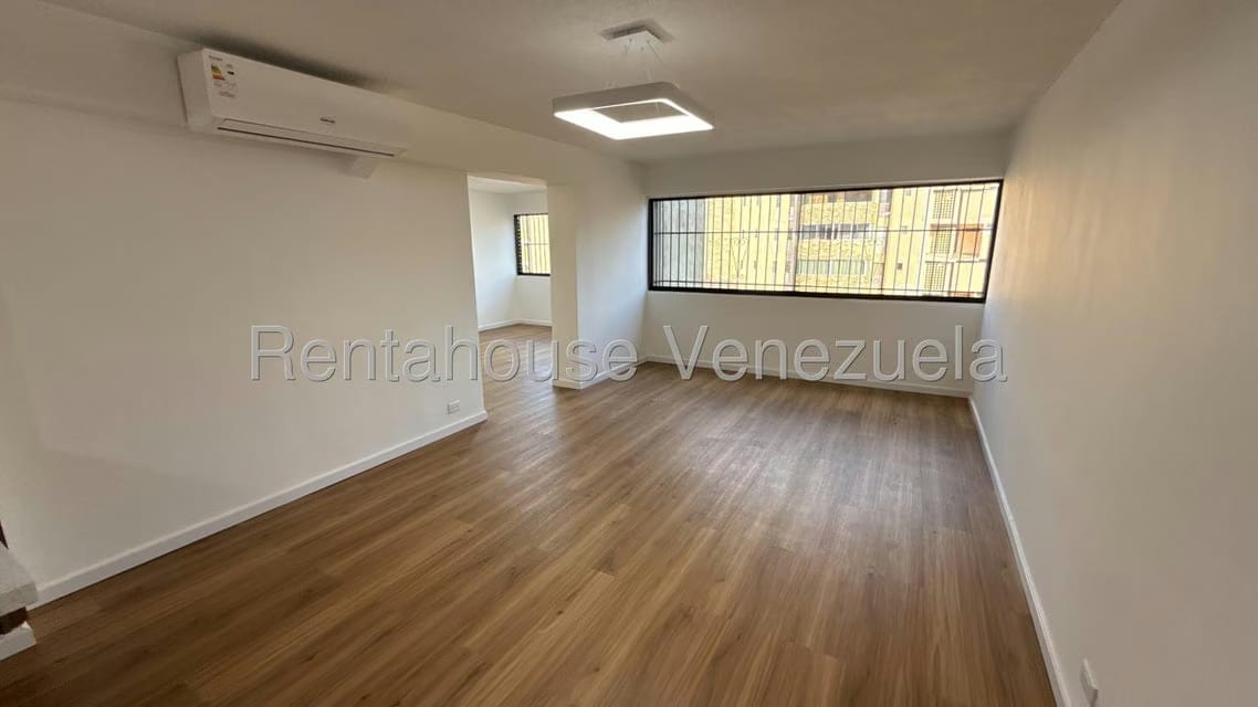 Apartamento (1 Nivel) en Alquiler en Santa Paula, Distrito Metropolitano - 4