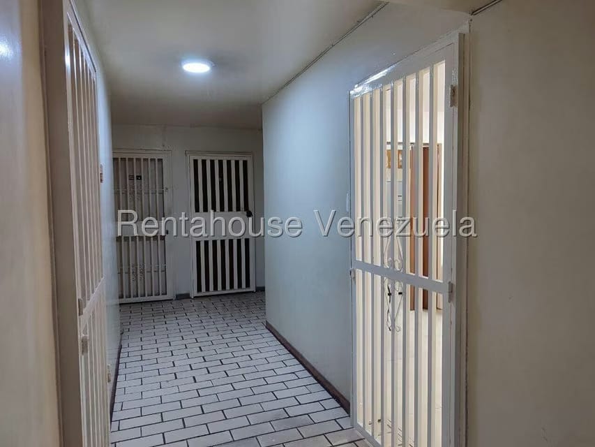 Apartamento (1 Nivel) en Alquiler en Avenida Constitucion, Aragua - 2