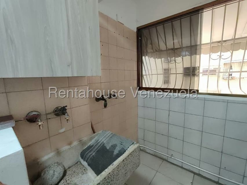 Apartamento (1 Nivel) en Alquiler en Avenida Constitucion, Aragua - 11