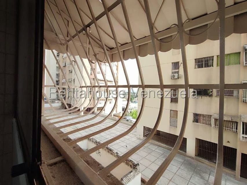 Apartamento (1 Nivel) en Alquiler en Avenida Constitucion, Aragua - 13