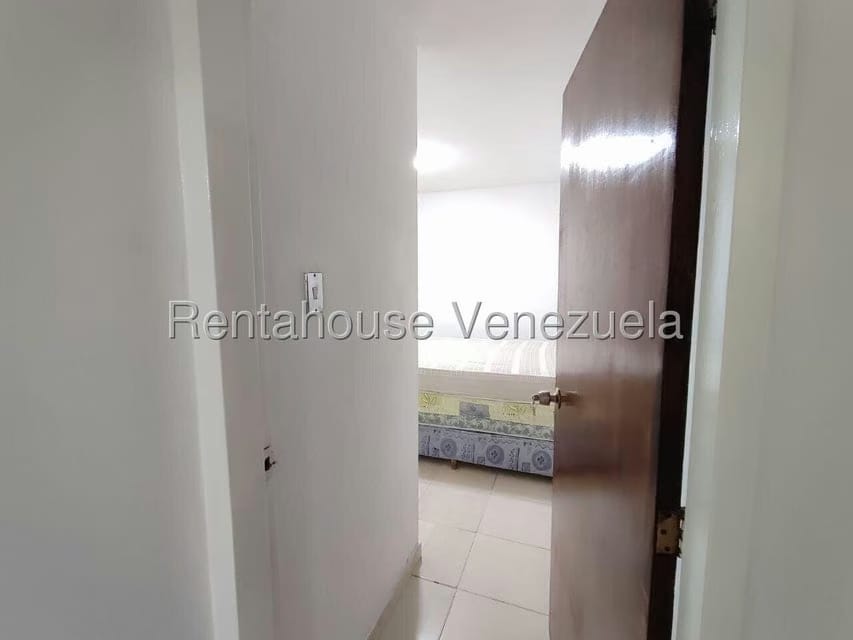 Apartamento (1 Nivel) en Alquiler en Avenida Constitucion, Aragua - 17