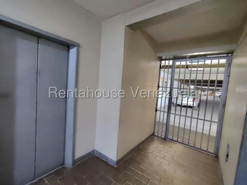 Apartamento (1 Nivel) en Alquiler en Avenida Constitucion, Aragua - 25