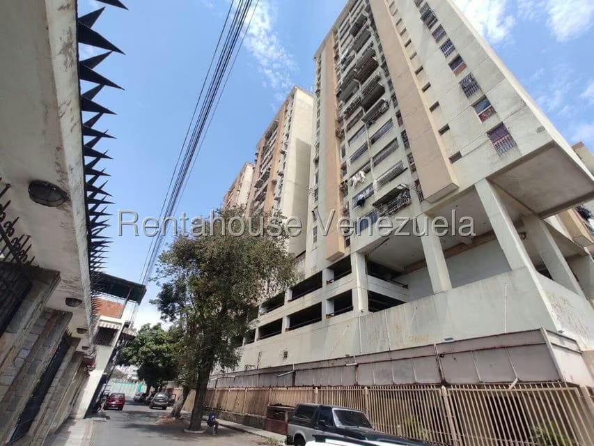 Apartamento (1 Nivel) en Alquiler en Avenida Constitucion, Aragua - 27