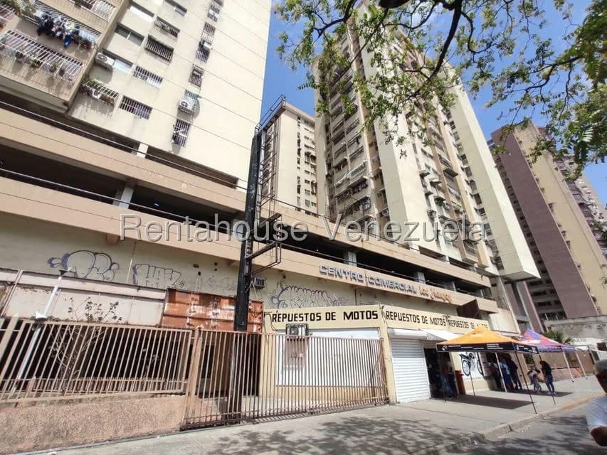 Apartamento (1 Nivel) en Alquiler en Avenida Constitucion, Aragua - 28