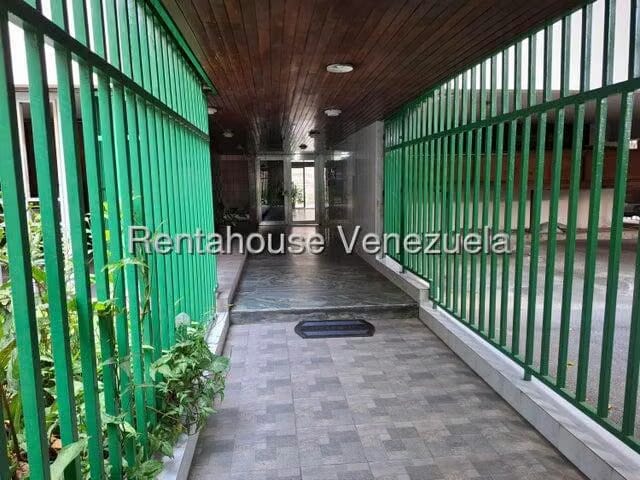 Apartamento (1 Nivel) en Venta en La Campiña, Distrito Metropolitano - 2