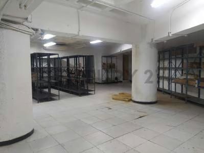 Amplia oficina con deposito en PB TC - 5