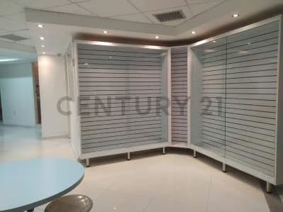 Amplia oficina con deposito en PB TC - 6