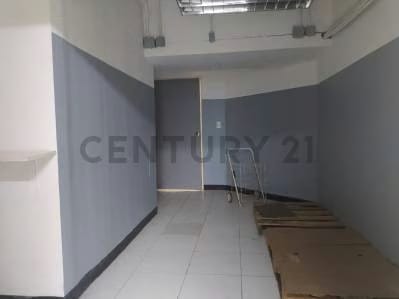 Amplia oficina con deposito en PB TC - 9