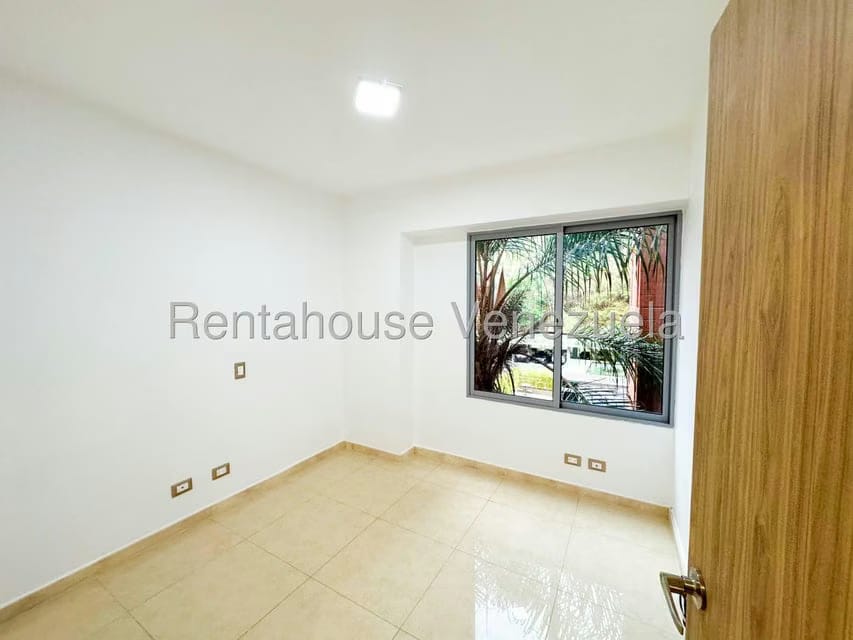 Apartamento (1 Nivel) en Venta en Solar del Hatillo, Distrito Metropolitano - 31