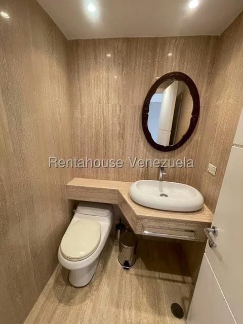 Apartamento (1 Nivel) en Alquiler en Colinas de Valle Arriba, Distrito Metropolitano - 15