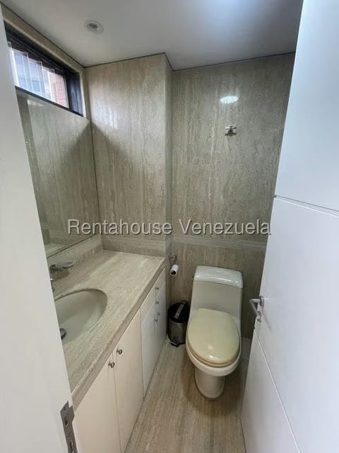 Apartamento (1 Nivel) en Alquiler en Colinas de Valle Arriba, Distrito Metropolitano - 24