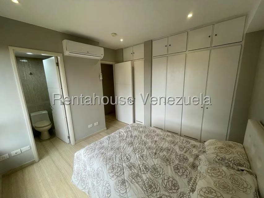 Apartamento (1 Nivel) en Alquiler en Colinas de Valle Arriba, Distrito Metropolitano - 25