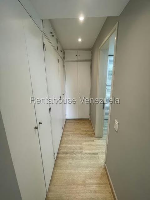 Apartamento (1 Nivel) en Alquiler en Colinas de Valle Arriba, Distrito Metropolitano - 28