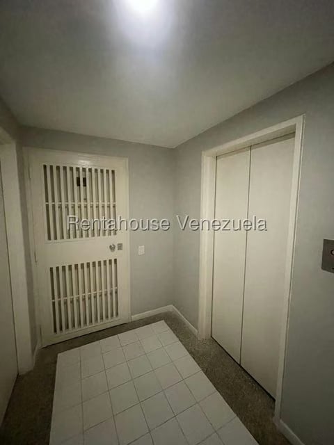 Apartamento (1 Nivel) en Alquiler en Colinas de Valle Arriba, Distrito Metropolitano - 5