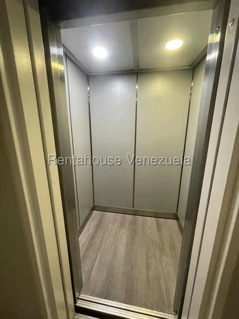 Apartamento (1 Nivel) en Alquiler en Colinas de Valle Arriba, Distrito Metropolitano - 6