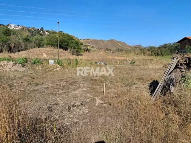 En vende Terreno con bella vista en lugar fresco, rodeado de vegetación y jardines - 6