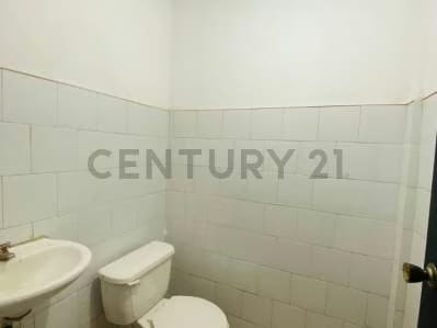 EN VENTA LOCAL COMERCIAL EN EL CENTRO DE CABUDARE - 6