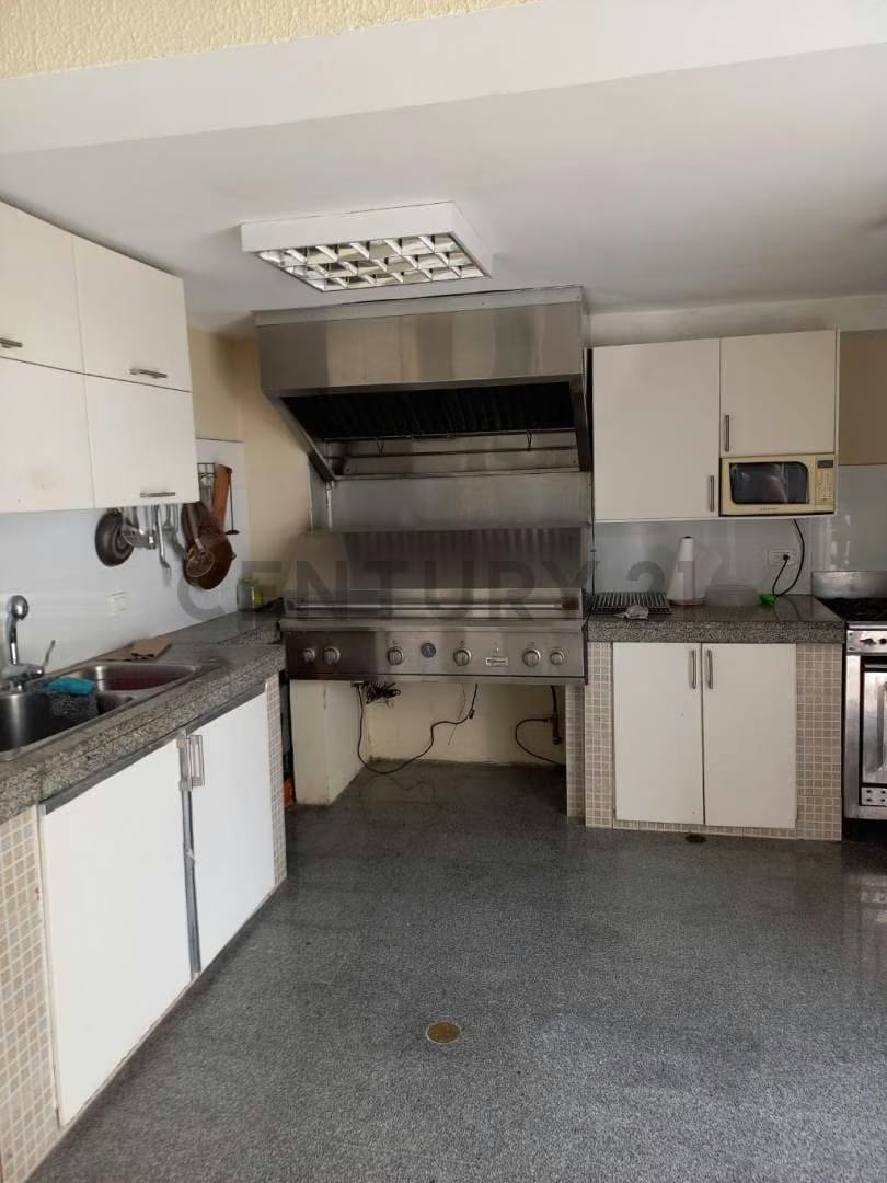 Amplia Casa en exclusivo complejo cerrado,av El Milagro Maracaibo - 12