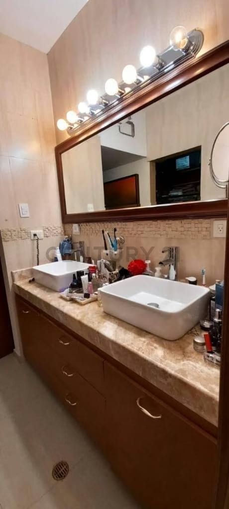 Amplia Casa en exclusivo complejo cerrado,av El Milagro Maracaibo - 15