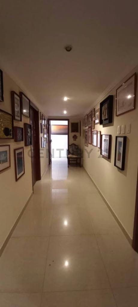 Amplia Casa en exclusivo complejo cerrado,av El Milagro Maracaibo - 19