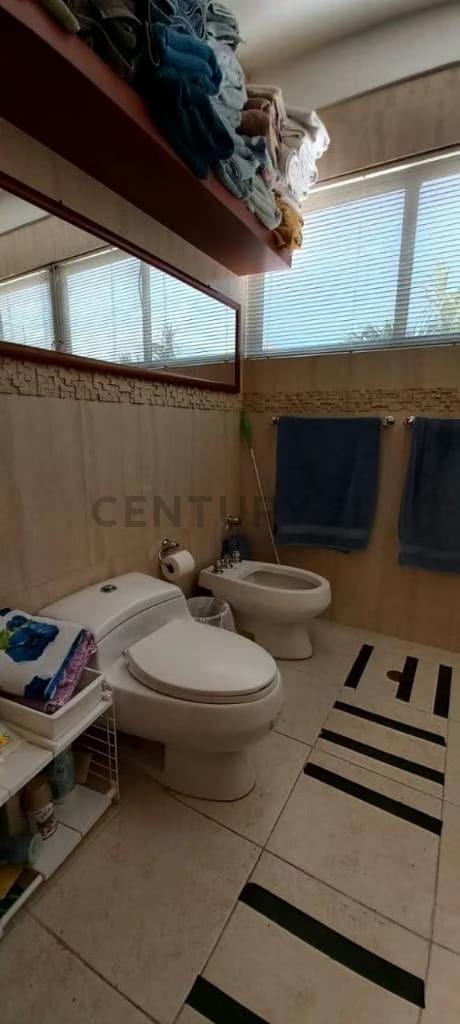Amplia Casa en exclusivo complejo cerrado,av El Milagro Maracaibo - 20