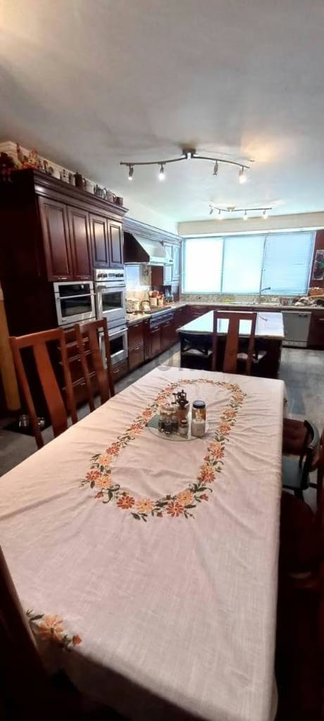 Amplia Casa en exclusivo complejo cerrado,av El Milagro Maracaibo - 21