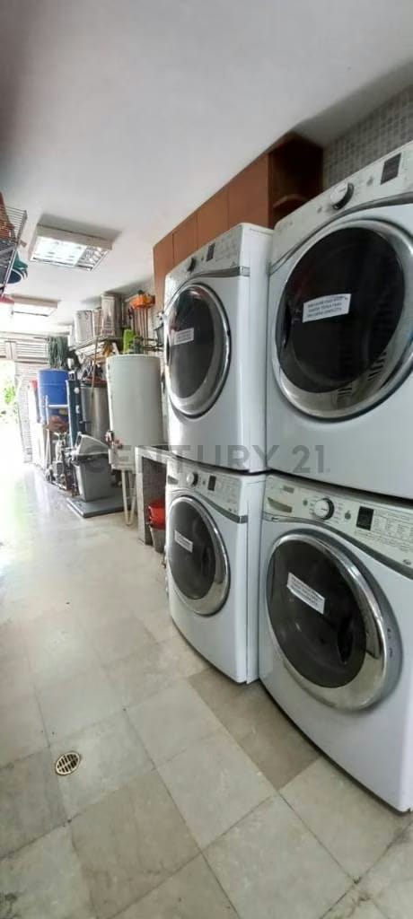 Amplia Casa en exclusivo complejo cerrado,av El Milagro Maracaibo - 27