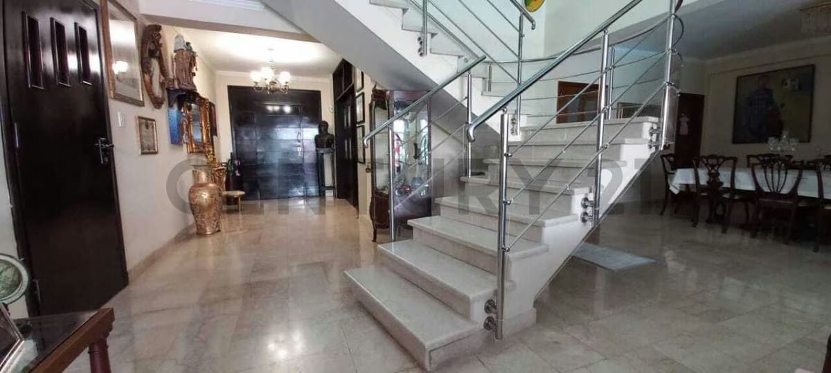 Amplia Casa en exclusivo complejo cerrado,av El Milagro Maracaibo - 4