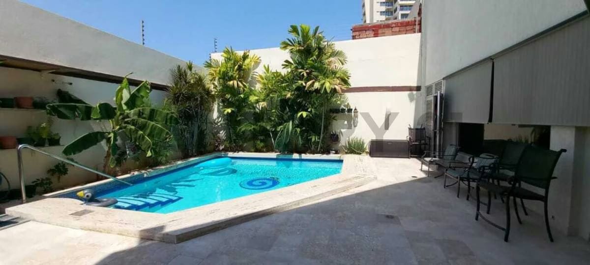 Amplia Casa en exclusivo complejo cerrado,av El Milagro Maracaibo - 9