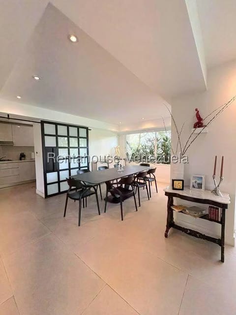 Apartamento (1 Nivel) en Venta en La Castellana, Distrito Metropolitano - 2