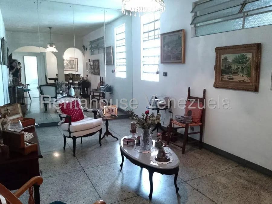 Casa en Venta en El Marques Caracas - 2
