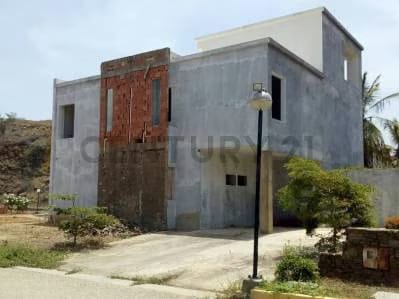 Amplia Casa en Construcción - 2