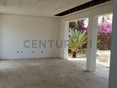 Amplia Casa en Construcción - 5