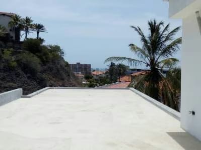 Amplia Casa en Construcción - 10