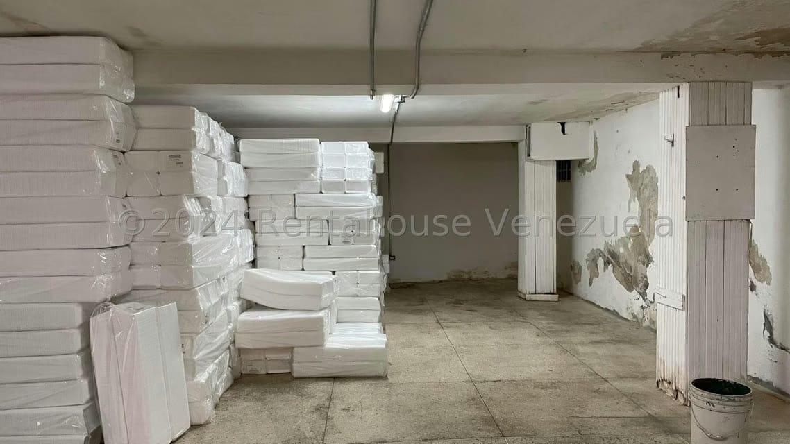 Comercial (Local Comercial) en Venta en Los Chaguaramos, Distrito Metropolitano - 11