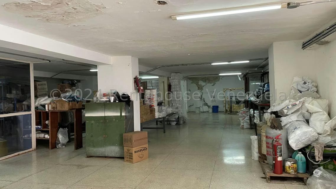 Comercial (Local Comercial) en Venta en Los Chaguaramos, Distrito Metropolitano - 13